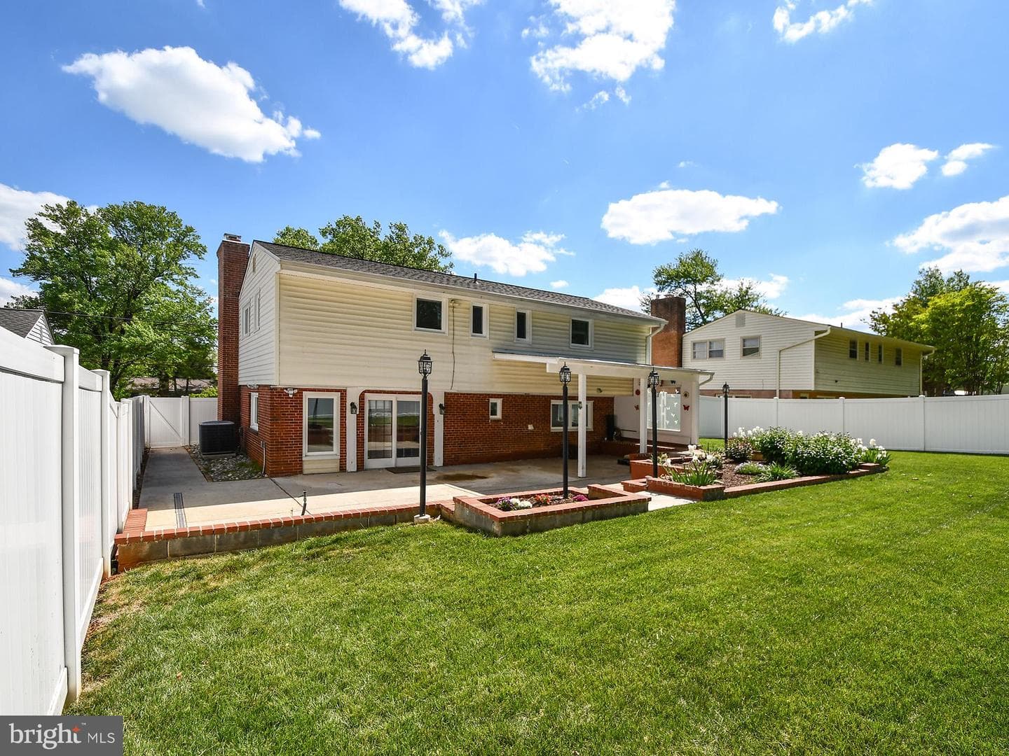 9823 Singleton Drive photo 8