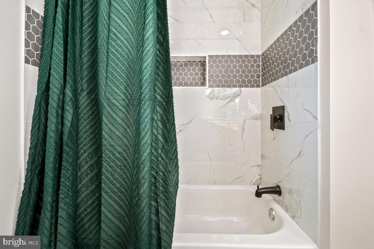 1202 Burton Street photo 13
