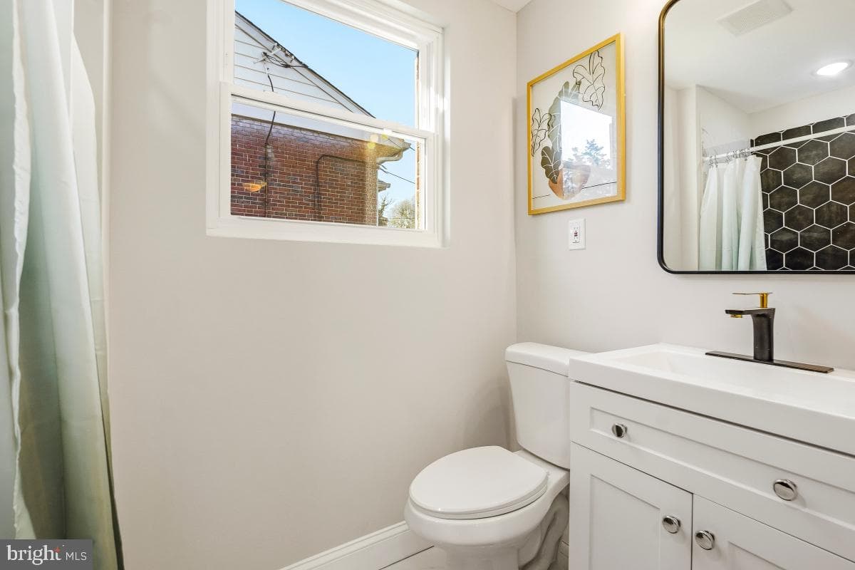 1202 Burton Street photo 17
