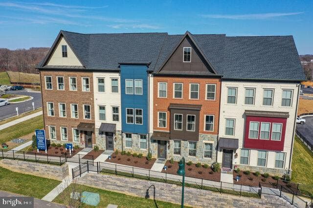453 Exchange Avenue photo 3