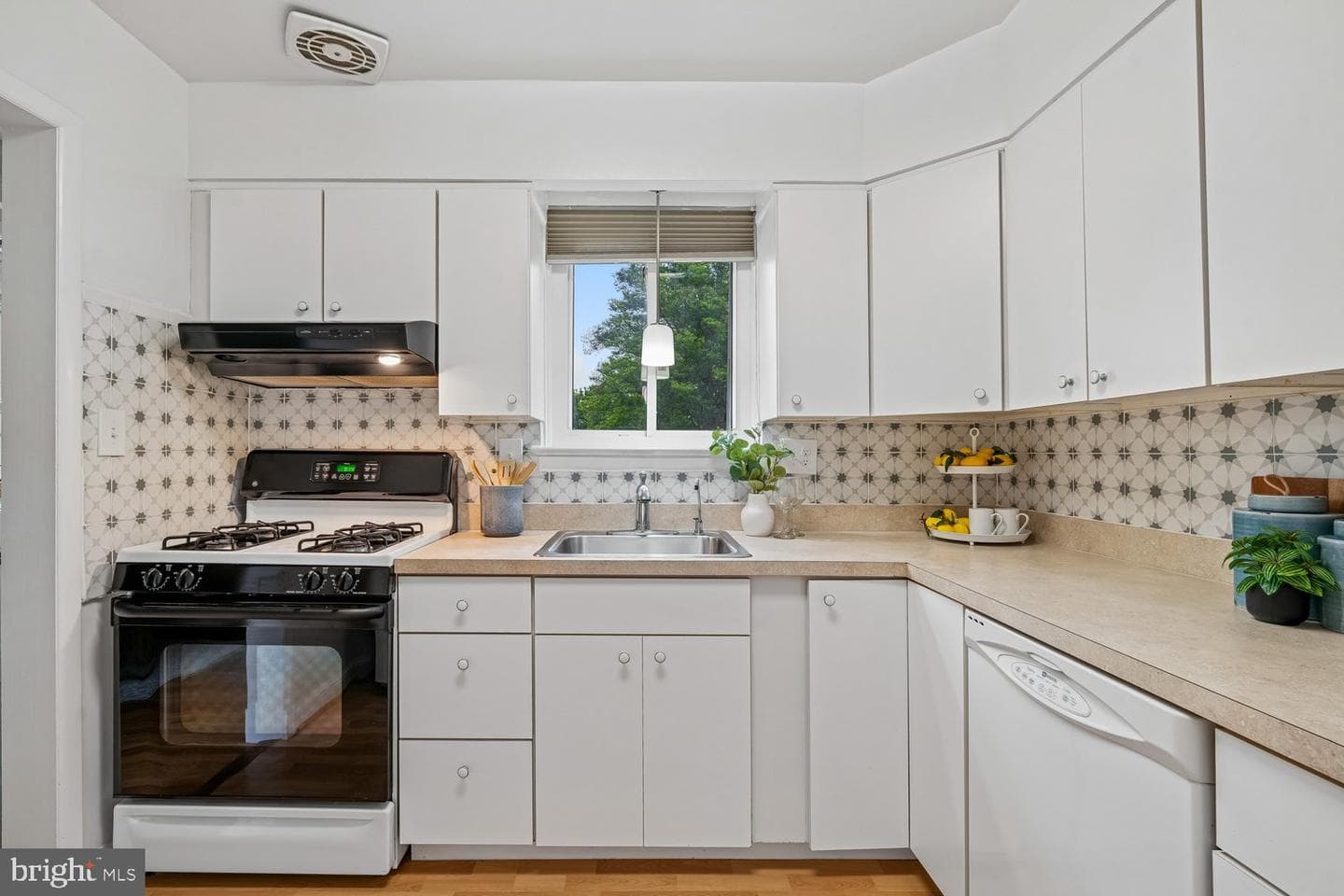 10015 Grayson Avenue photo 13