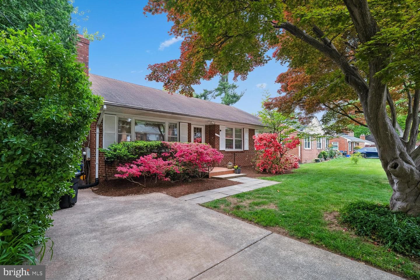 10015 Grayson Avenue photo 2