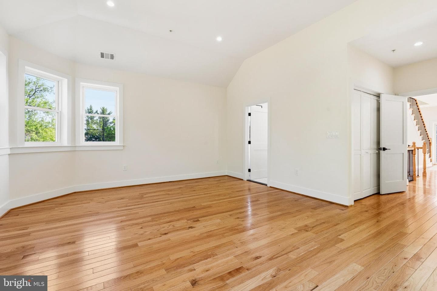 512 Bickford Avenue photo 27
