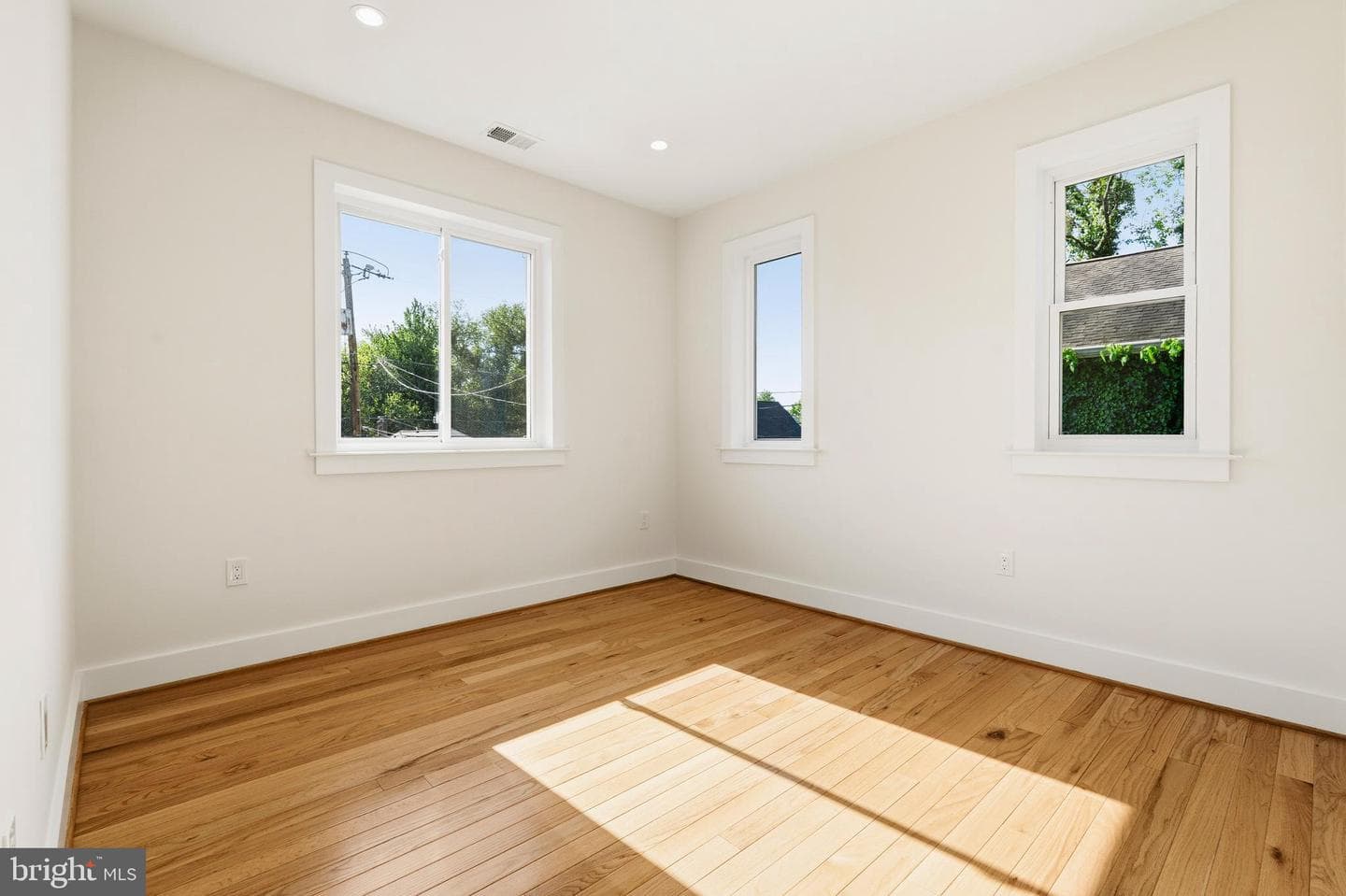 512 Bickford Avenue photo 38