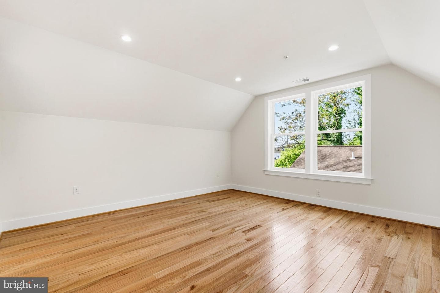 512 Bickford Avenue photo 46