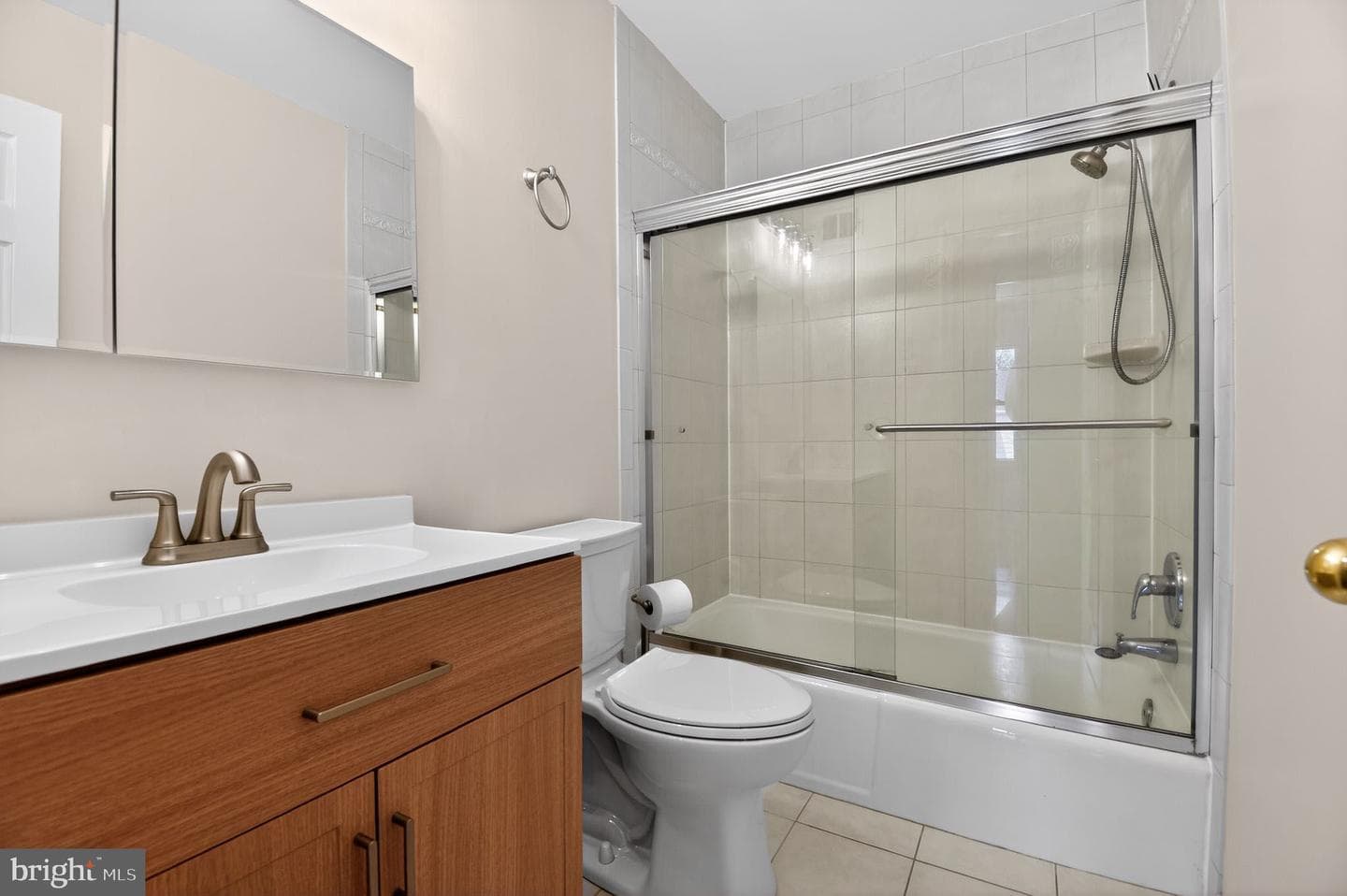 220 Pender Place photo 5
