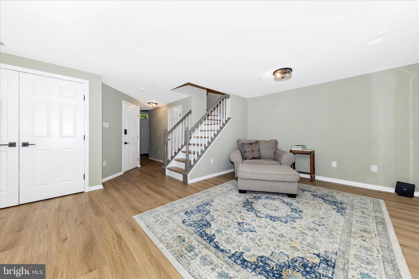 2902 Clovercrest Way photo 4