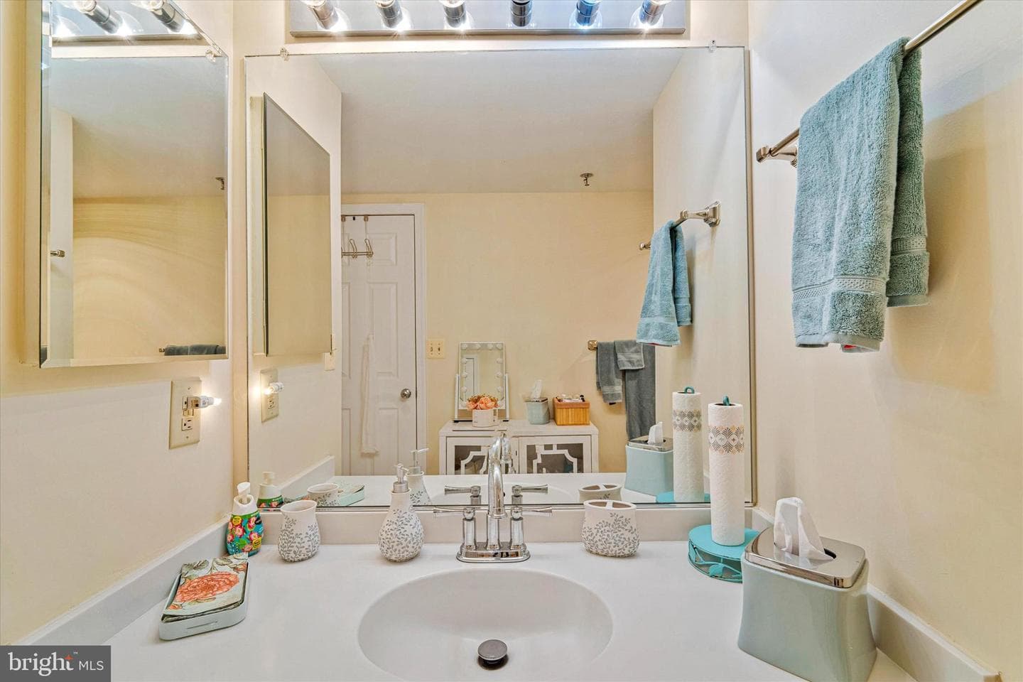 5450 Whitley Park Terrace #301 photo 25
