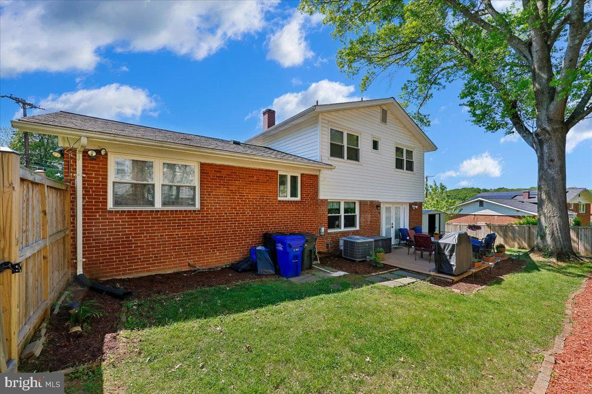 5001 Aspen Hill Rd photo 2