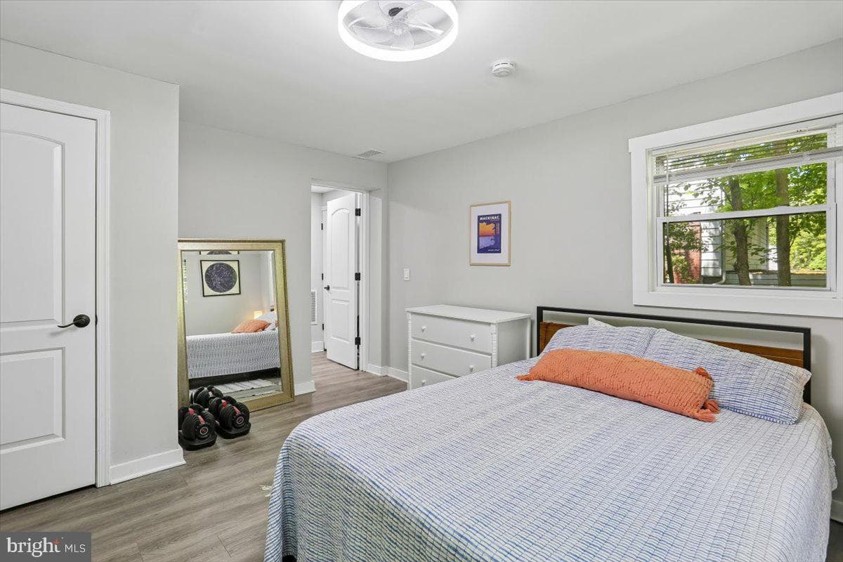 9409 Holland Avenue photo 25