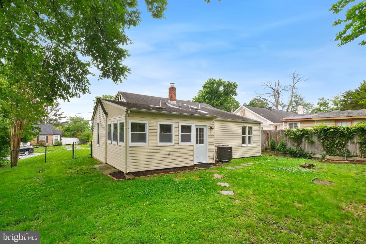 2807 Sheraton Street photo 22