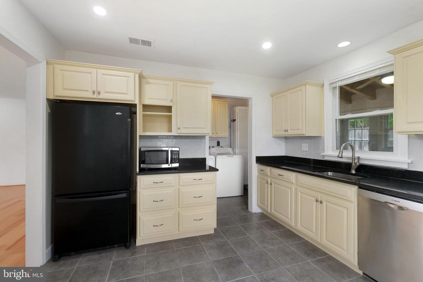 2807 Sheraton Street photo 6