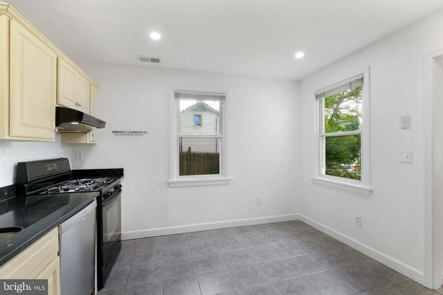 2807 Sheraton Street photo 7