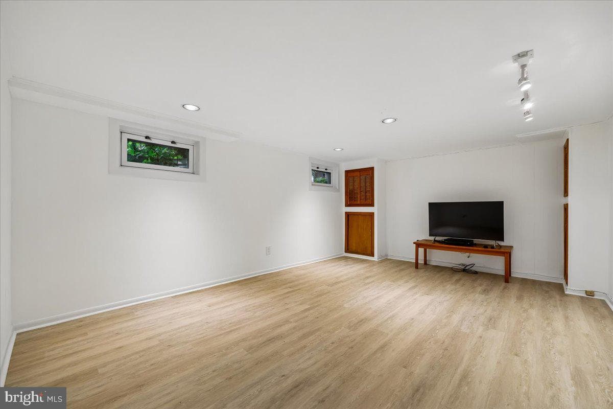 9 Pine Avenue photo 19