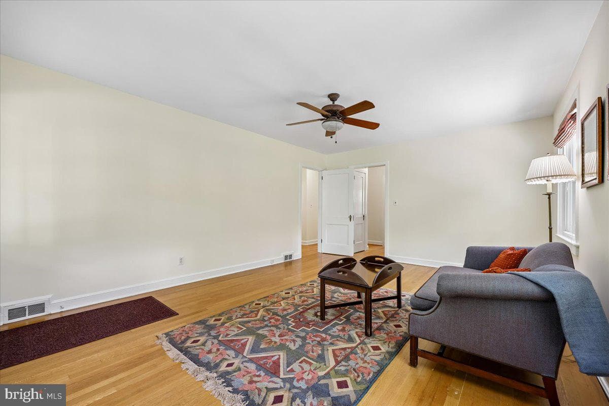 9 Pine Avenue photo 23