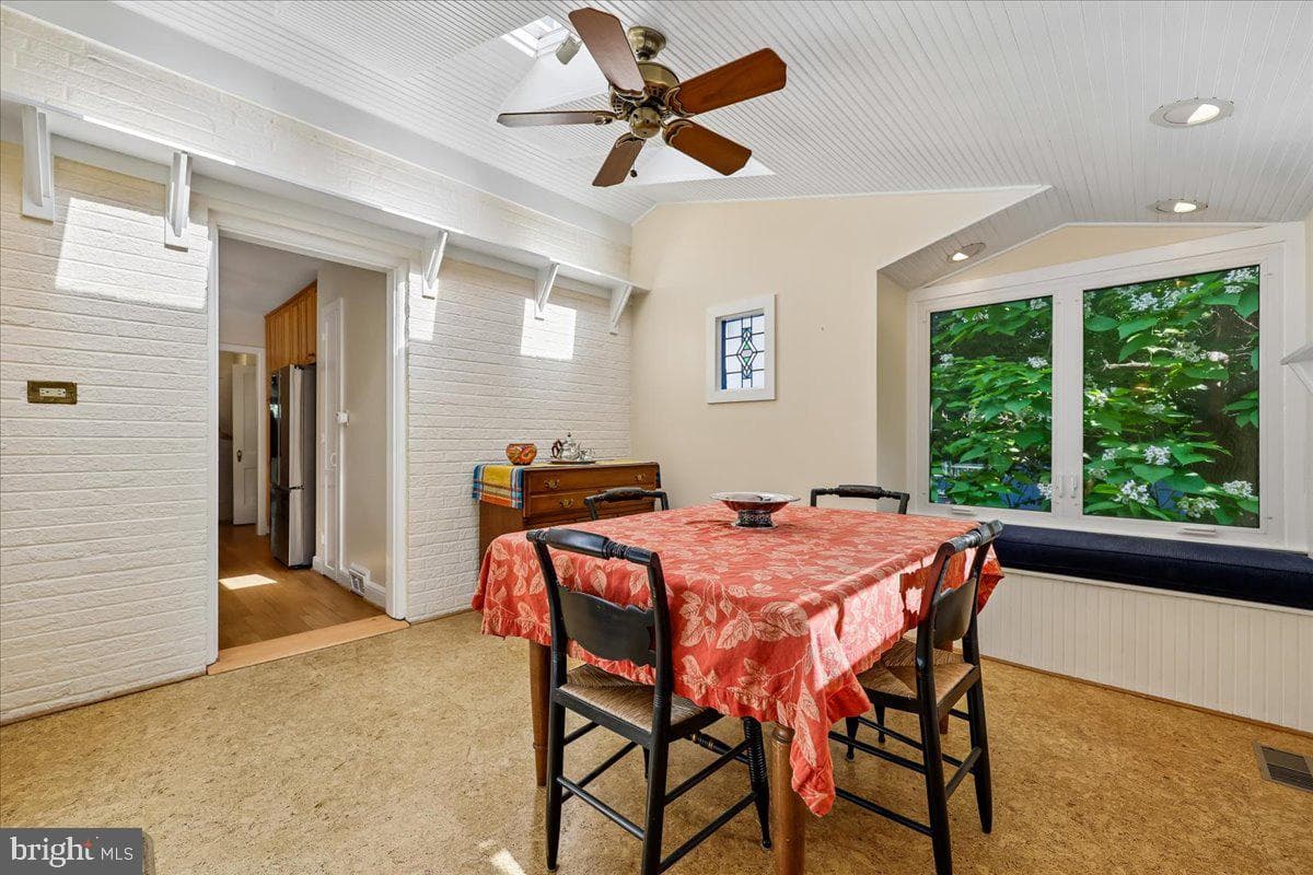 9 Pine Avenue photo 30
