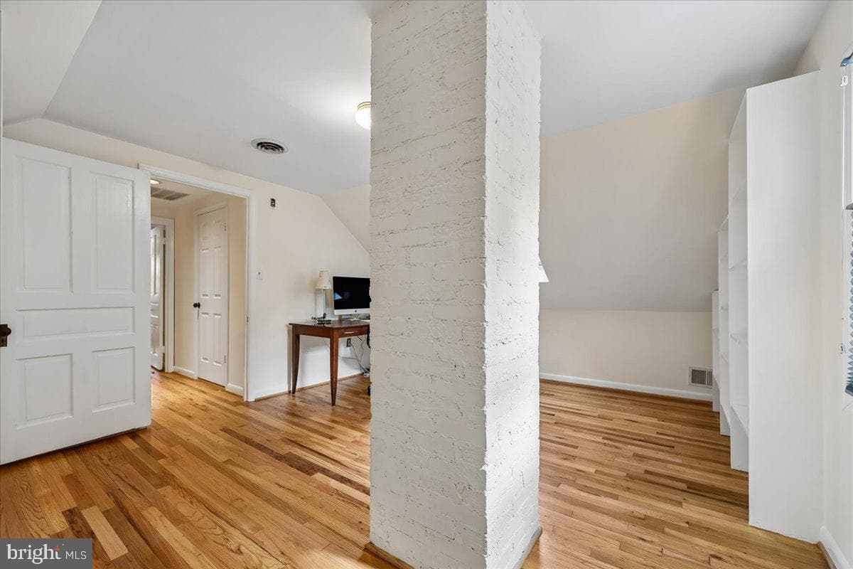 9 Pine Avenue photo 58