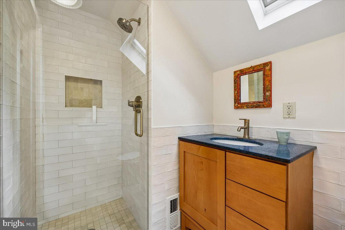 9 Pine Avenue photo 60
