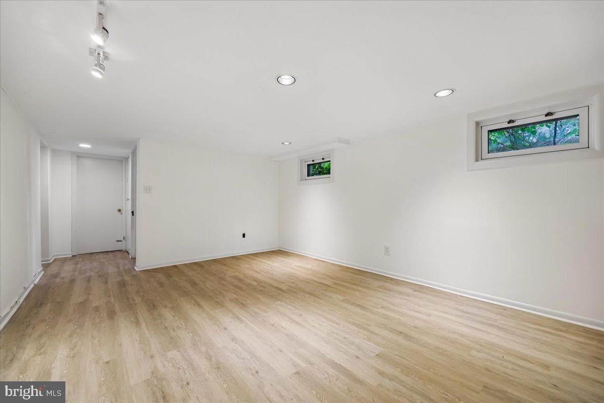 9 Pine Avenue photo 65