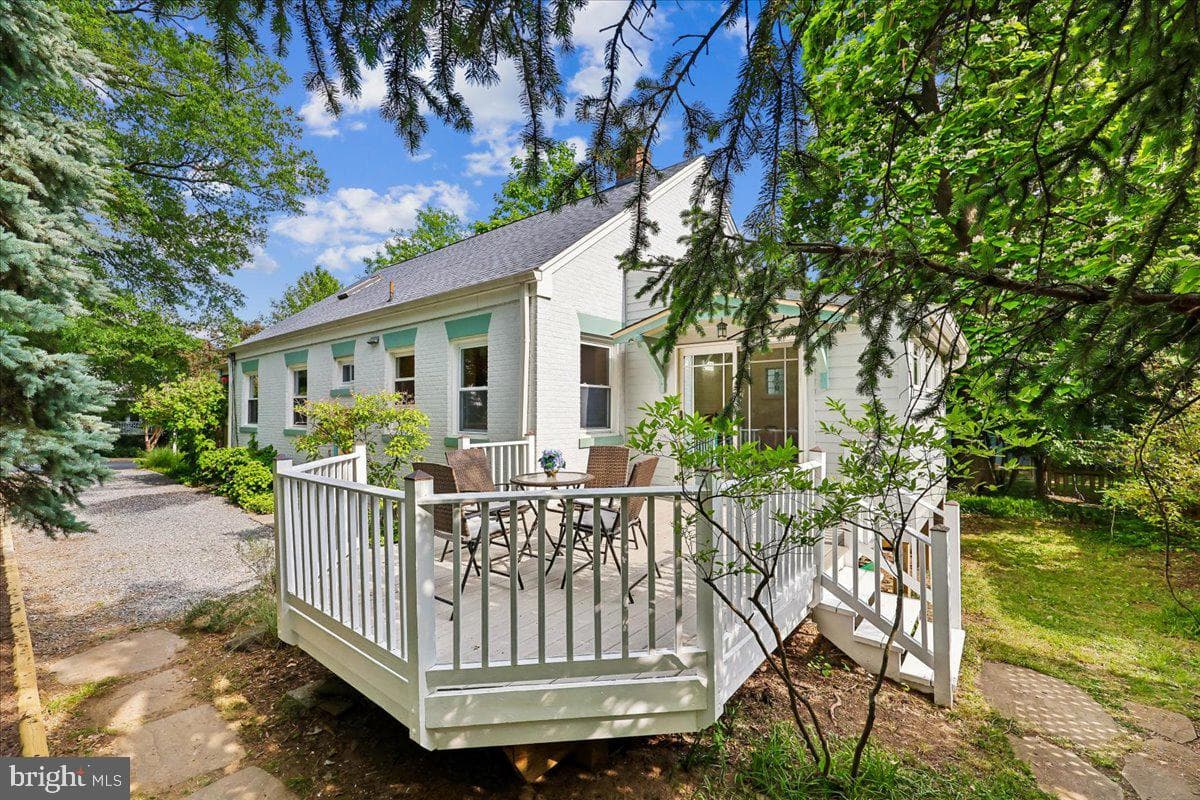 9 Pine Avenue photo 8