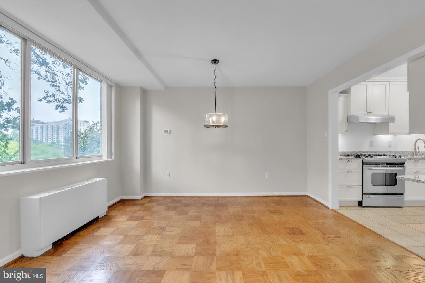 10401 Grosvenor Place #410 photo 5