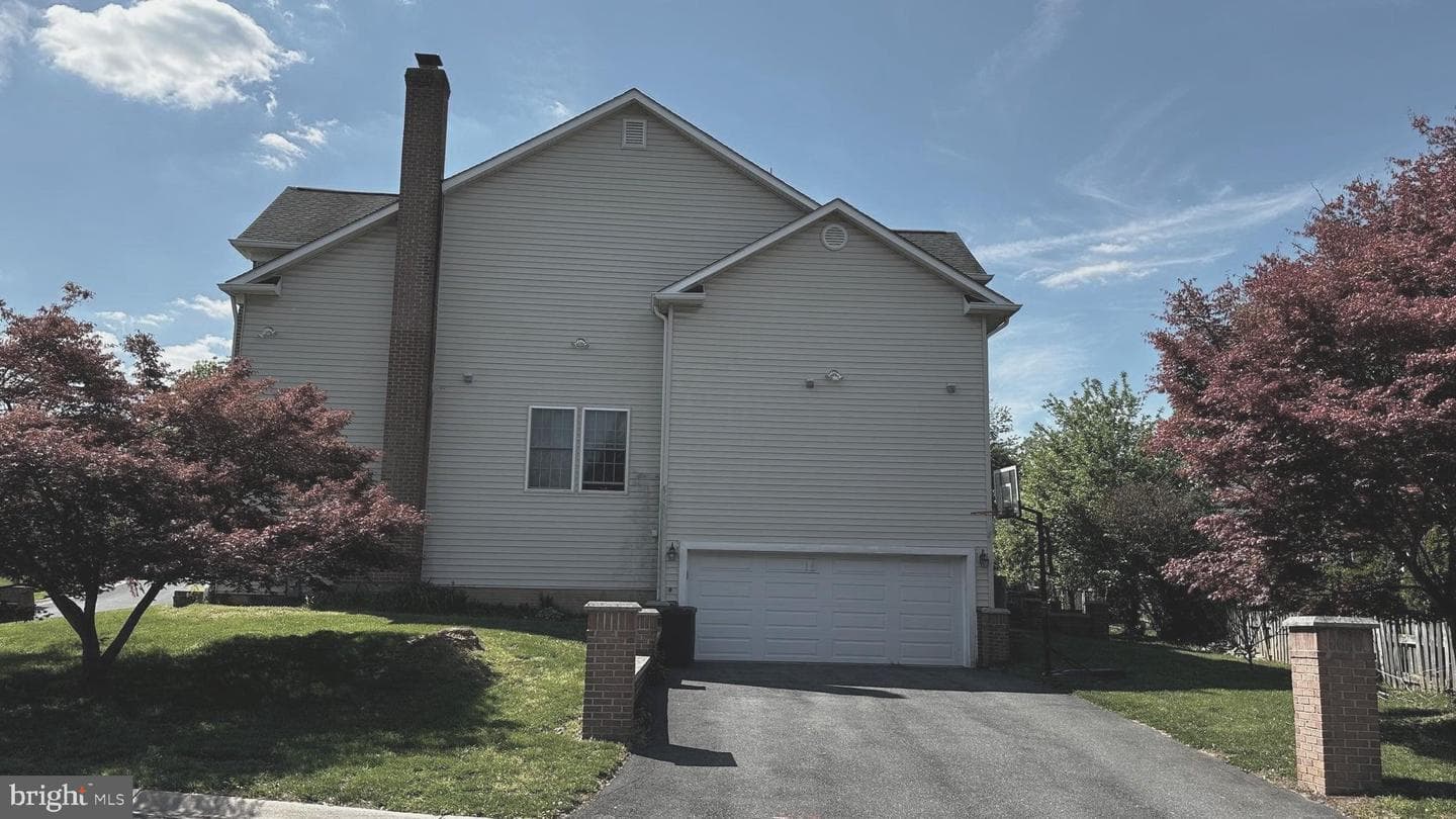 7601 Anamosa Way photo 3