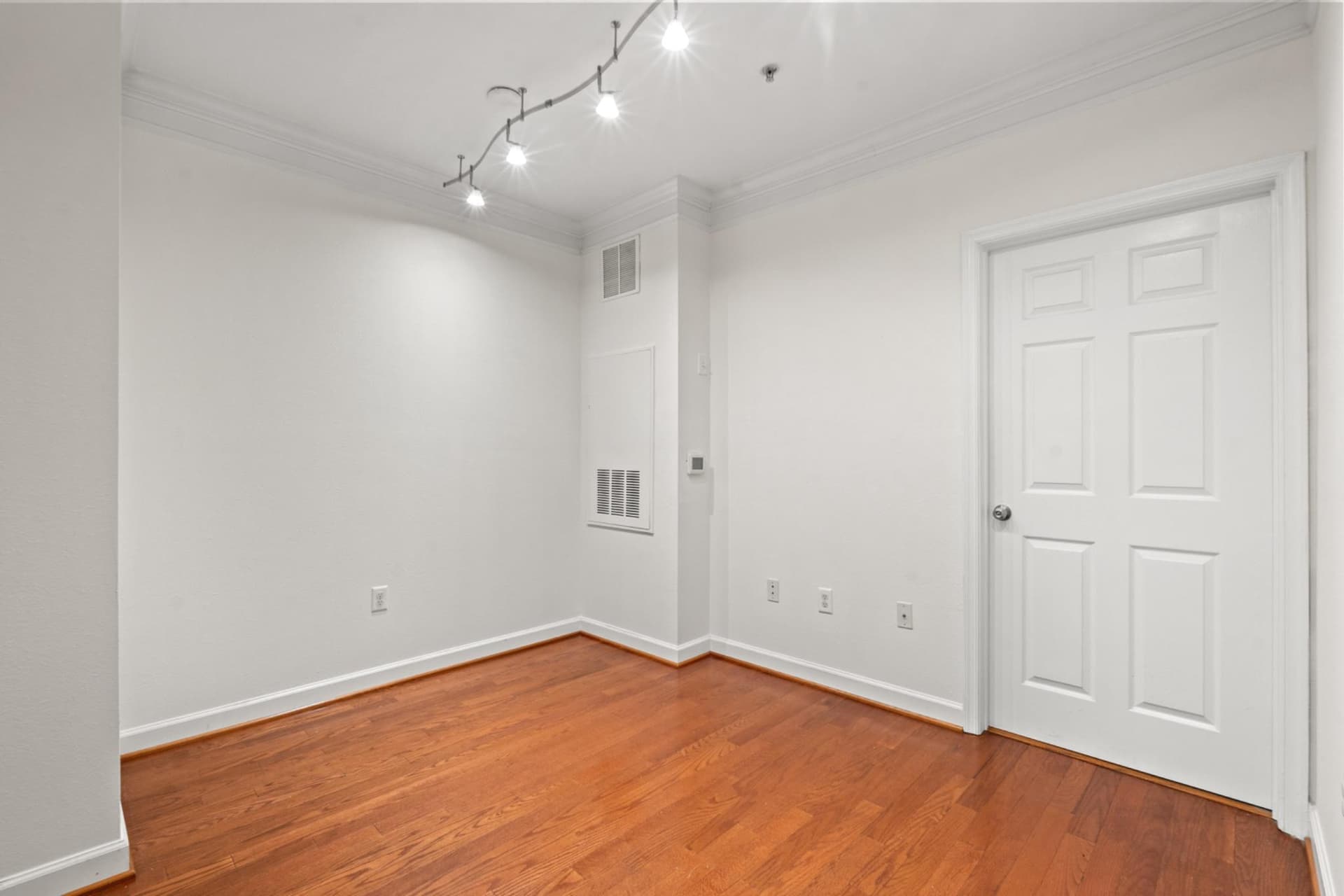 501 Hungerford Drive #154 photo 14