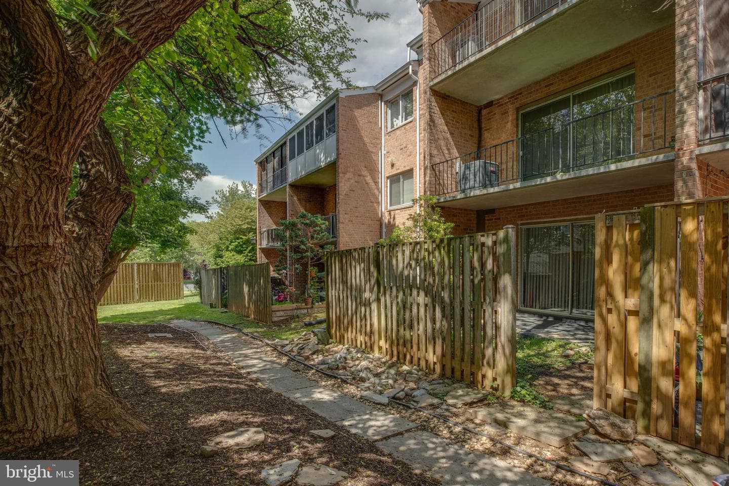 3382 Hewitt Avenue #102 photo 22