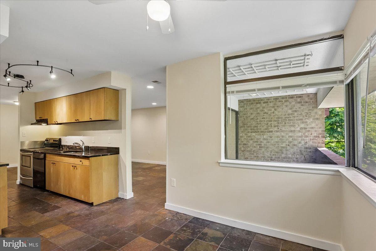 403 Christopher Avenue #33 photo 20