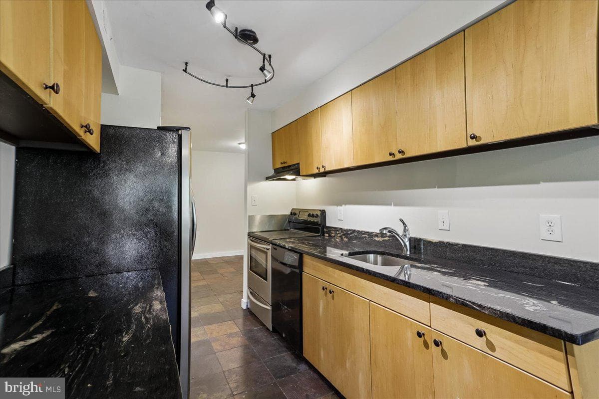 403 Christopher Avenue #33 photo 24
