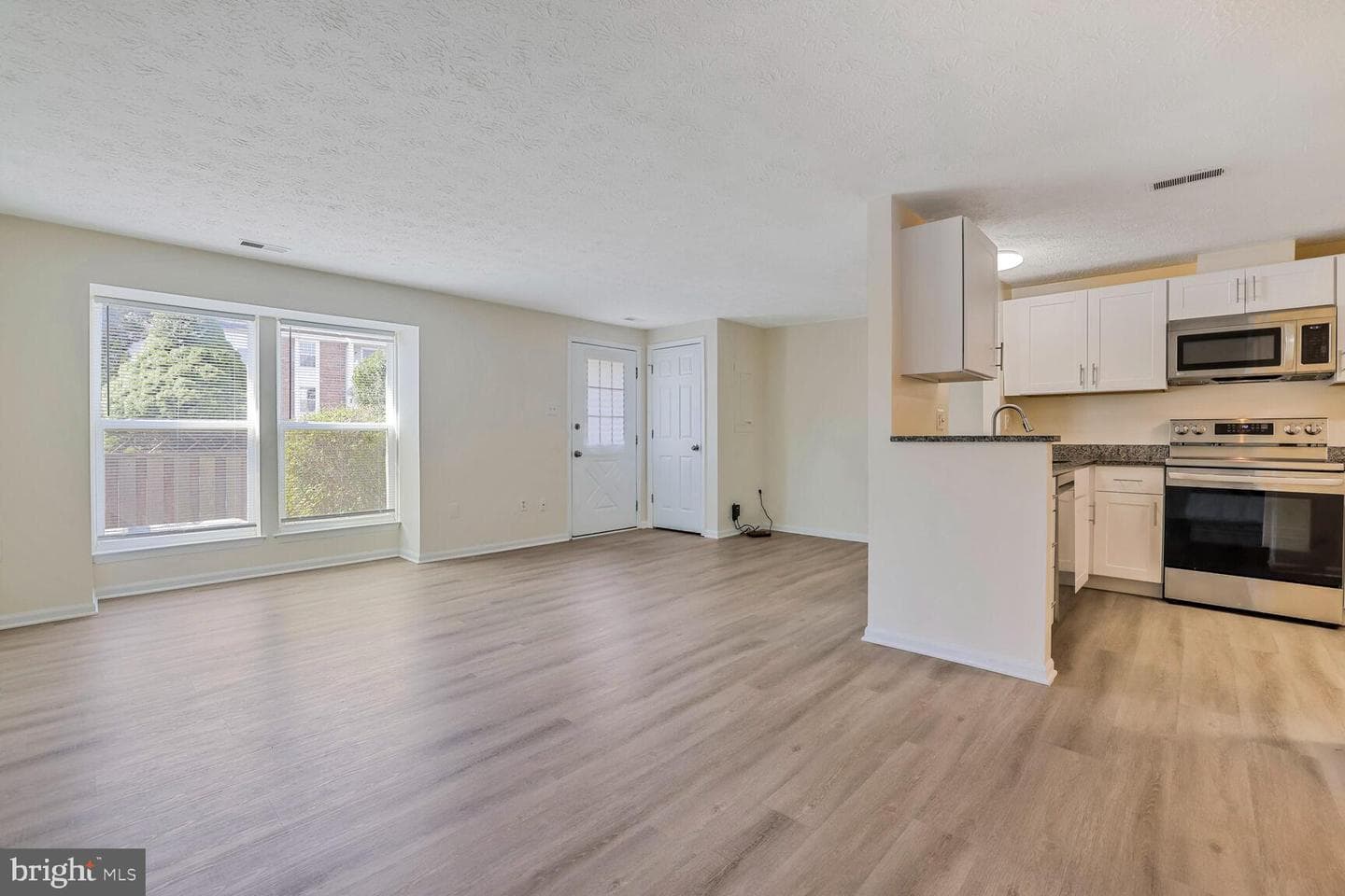 522 Palmtree Drive photo 2