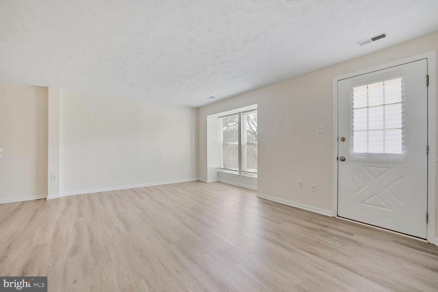 522 Palmtree Drive photo 4