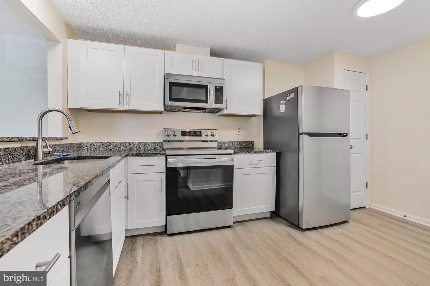 522 Palmtree Drive photo 5