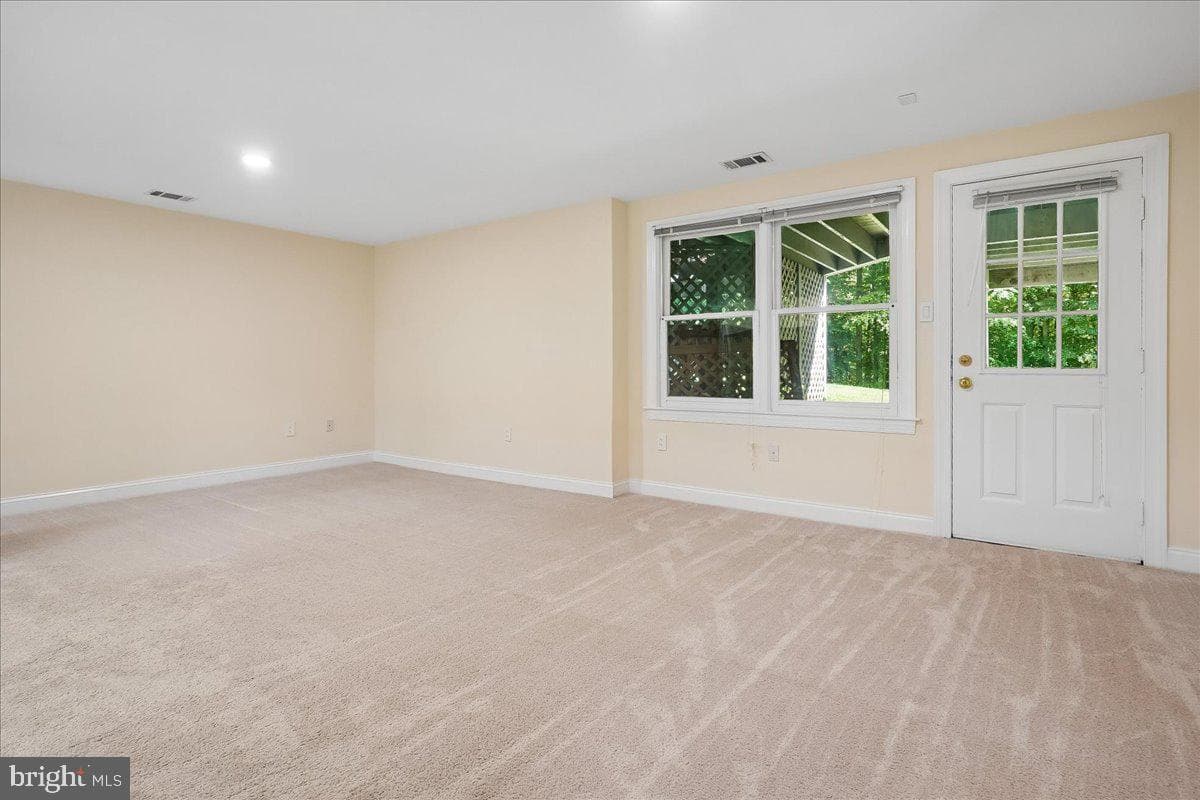 9455 Newbridge Drive photo 50