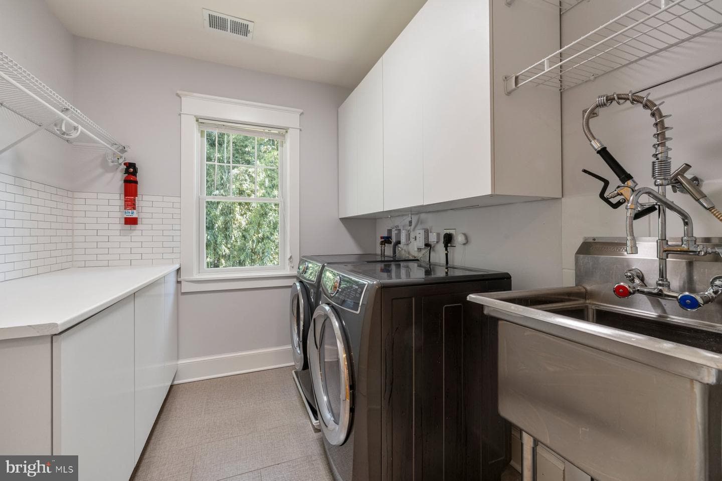 8905 Hempstead Avenue photo 49