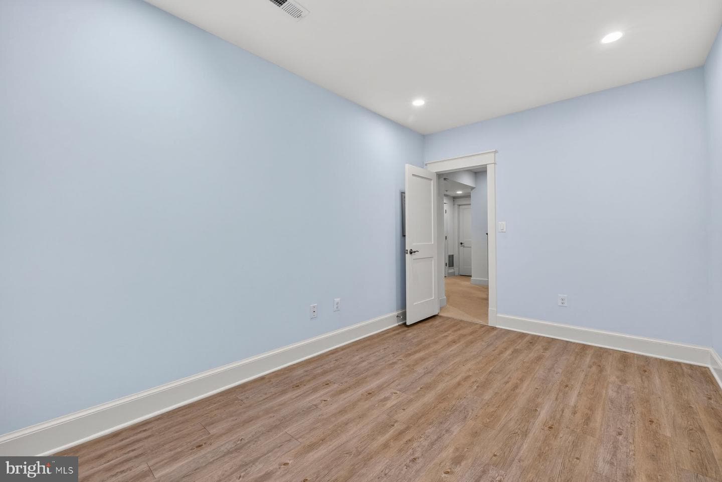 8905 Hempstead Avenue photo 55
