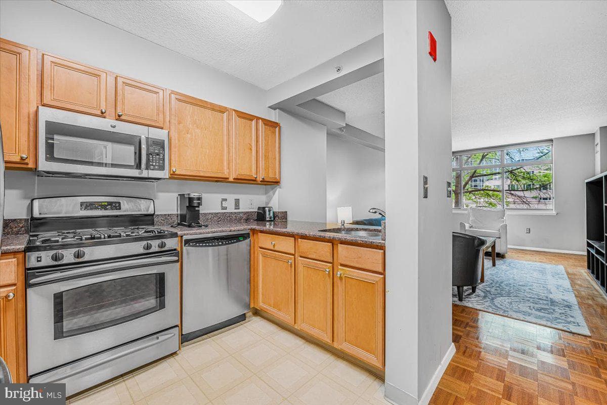 7111 Woodmont Ave # 308 photo 10