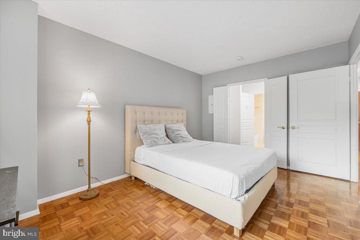 7111 Woodmont Ave # 308 photo 14