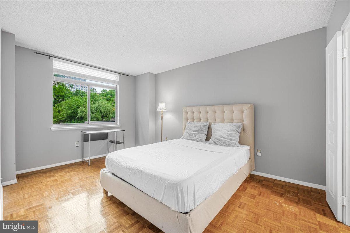 7111 Woodmont Ave # 308 photo 15
