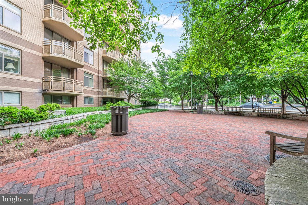 7111 Woodmont Ave # 308 photo 21