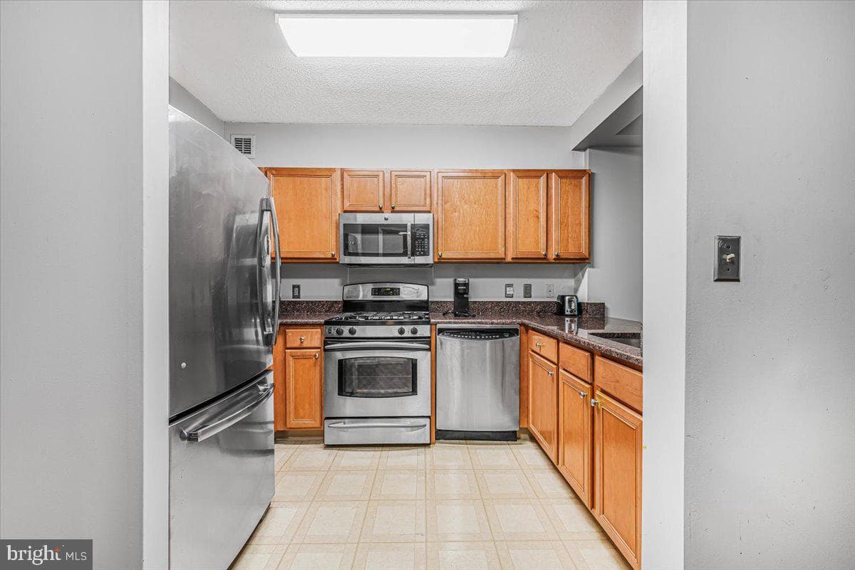 7111 Woodmont Ave # 308 photo 7