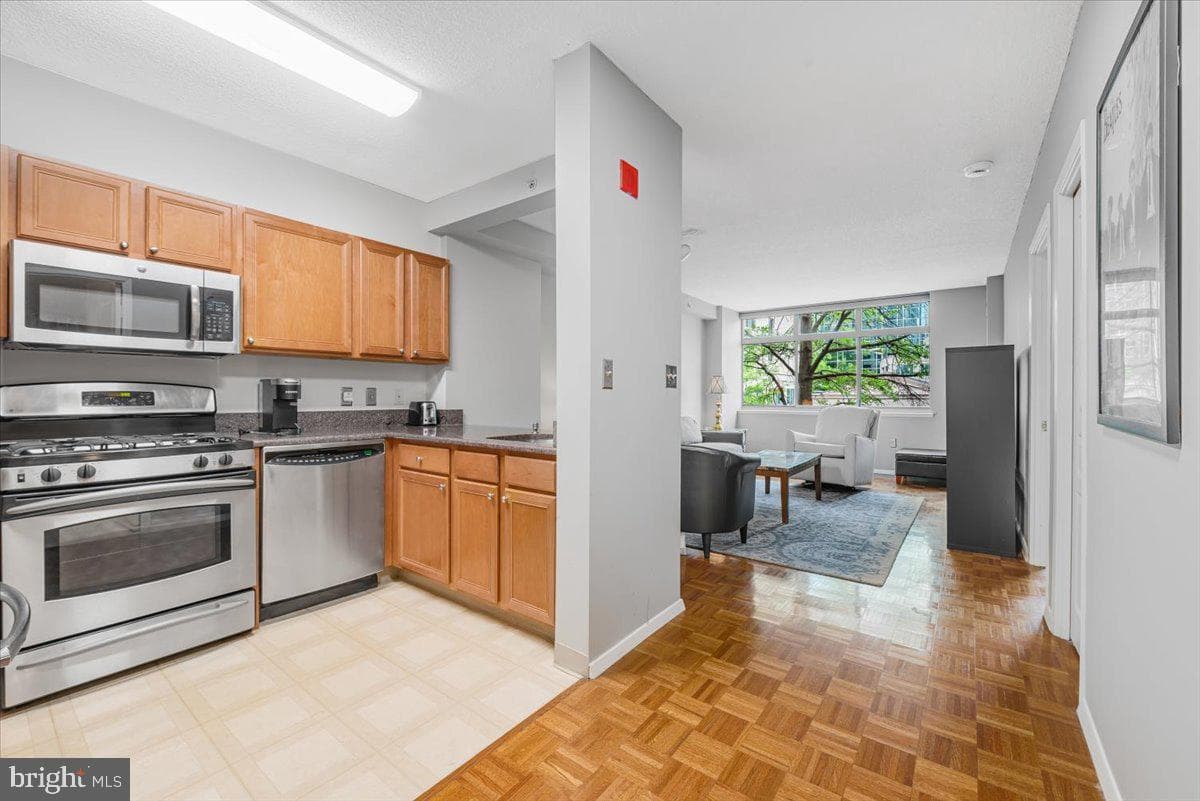 7111 Woodmont Ave # 308 photo 9