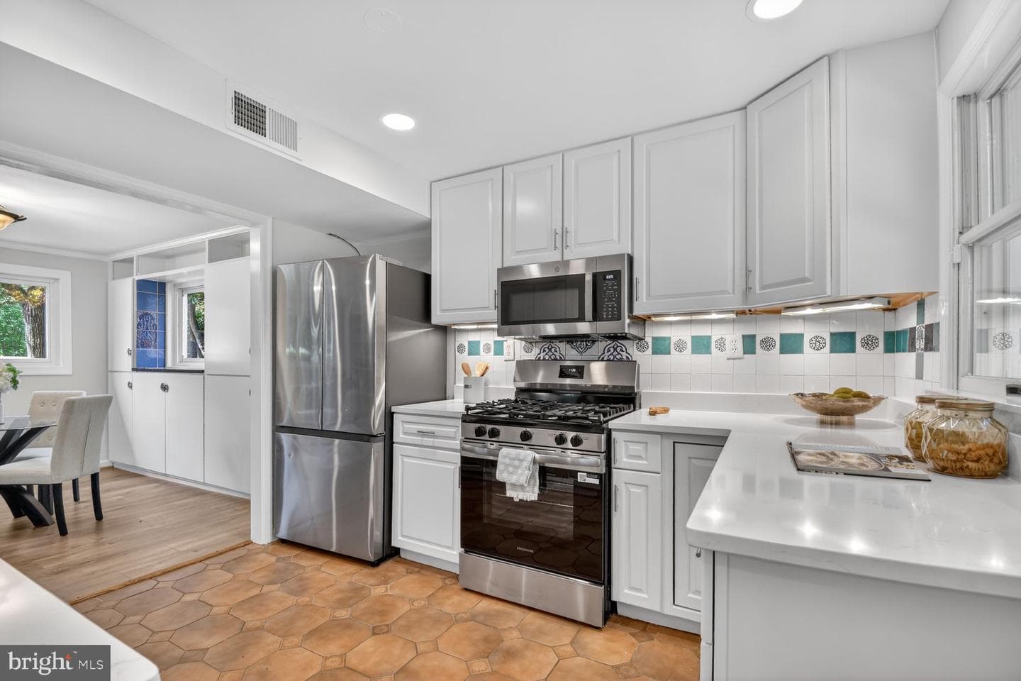 4401 Ferrara Drive photo 10