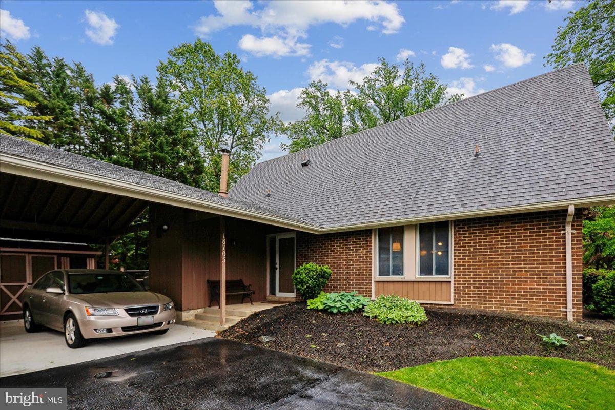 18705 Heritage Hills Drive photo 3