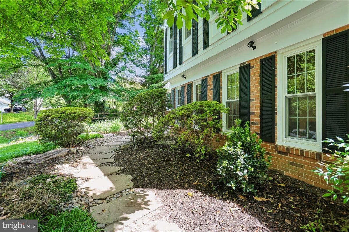 11427 Bedfordshire Avenue, Potomac