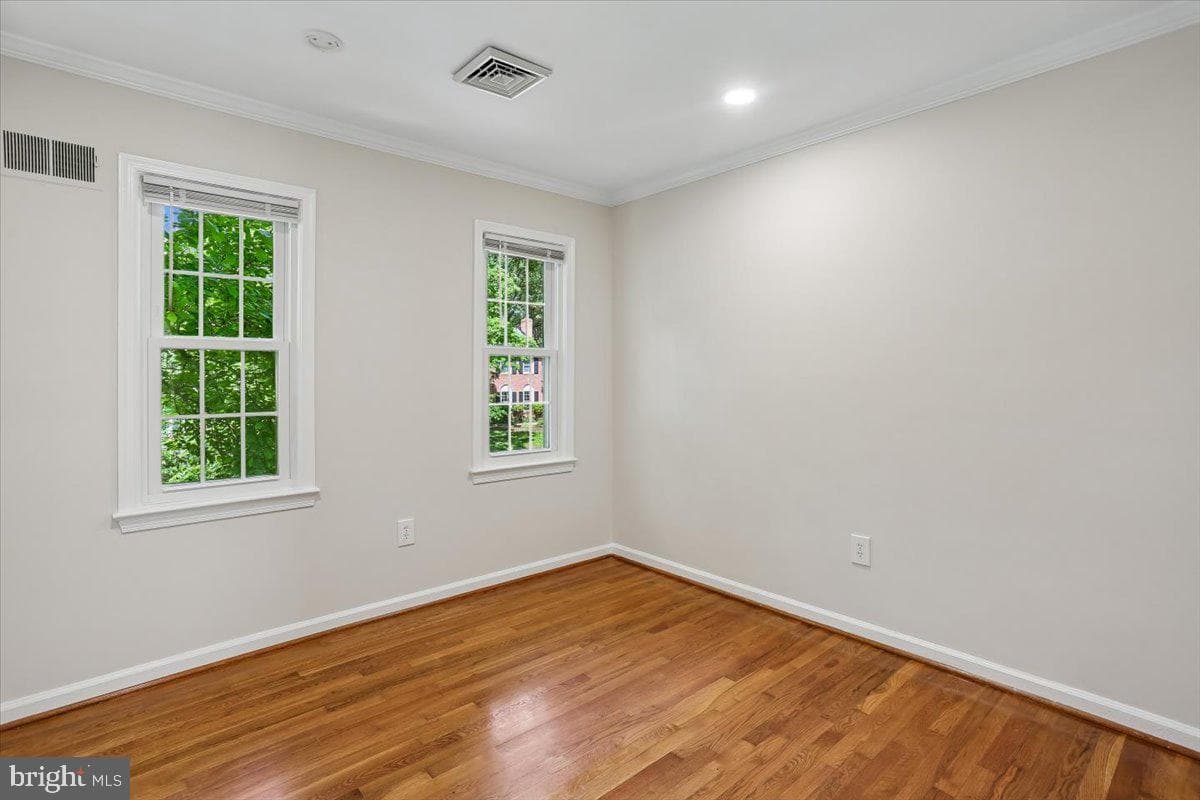 11427 Bedfordshire Avenue photo 55