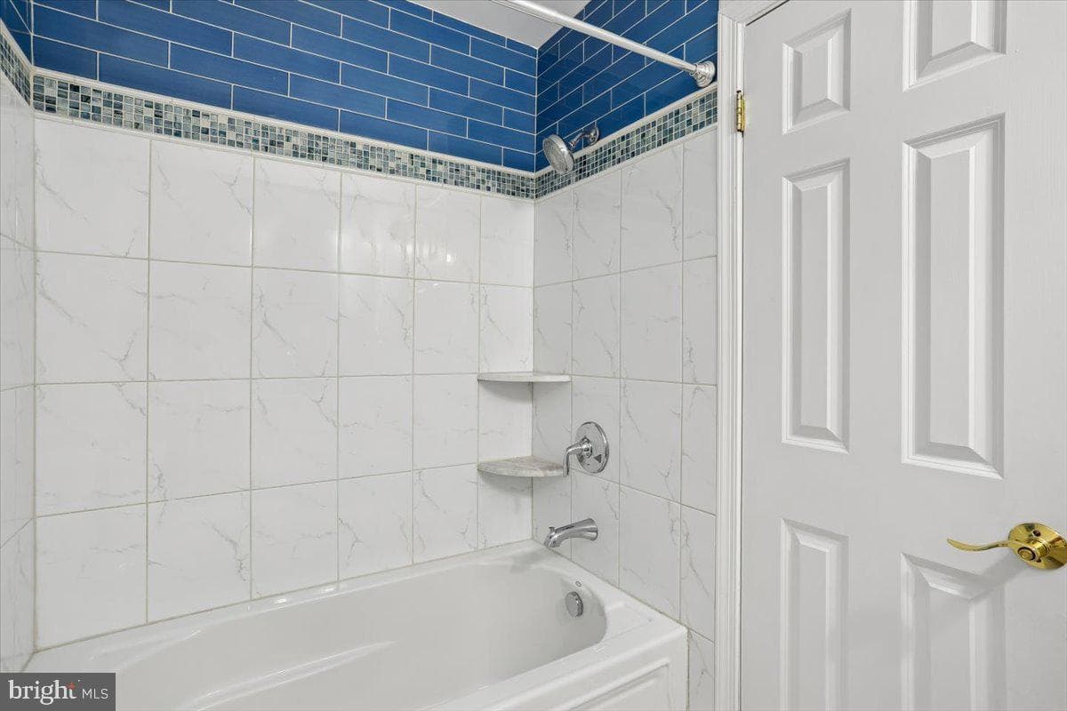 11427 Bedfordshire Avenue photo 59