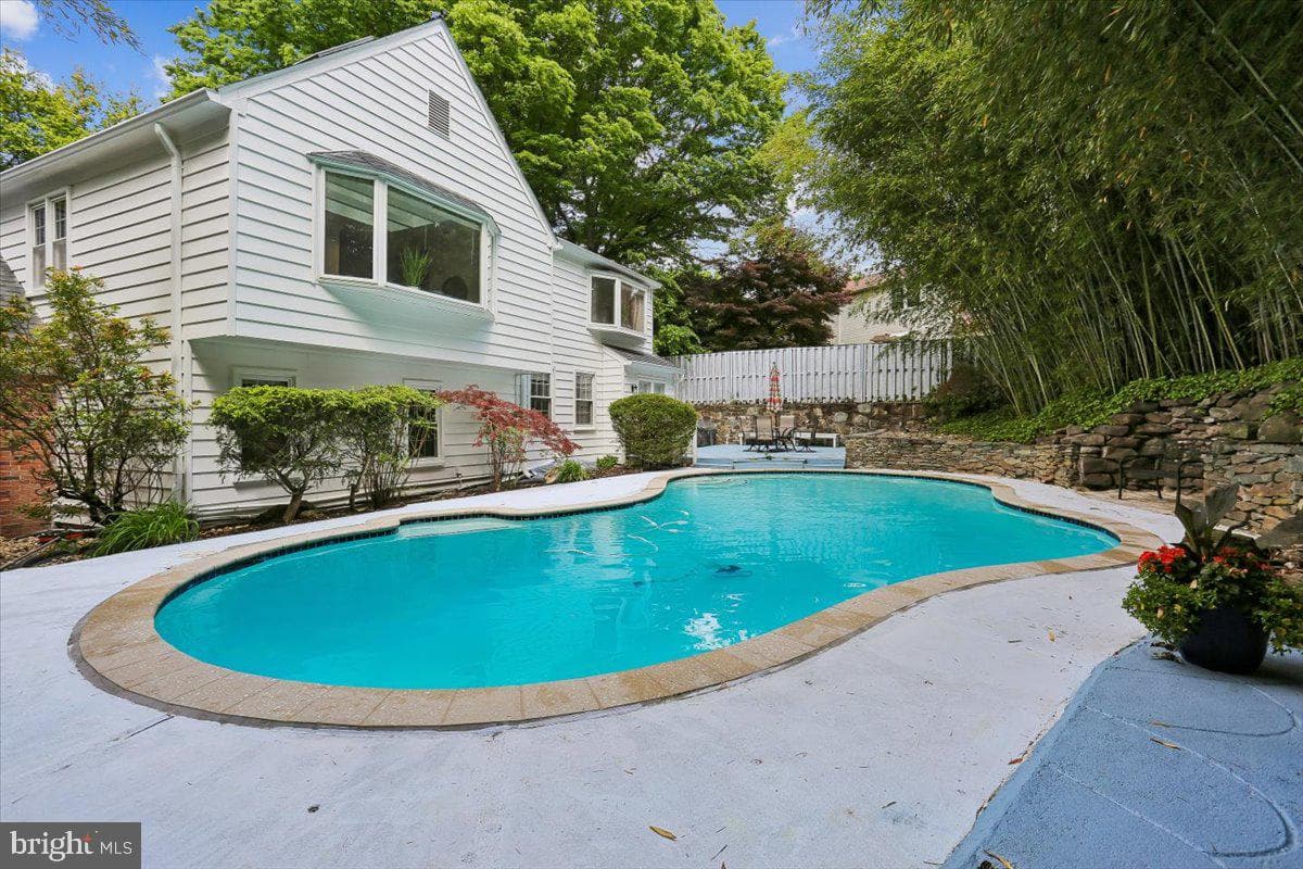11427 Bedfordshire Avenue photo 69