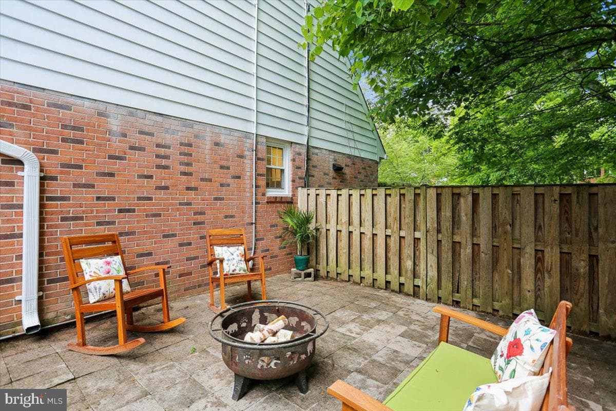 11427 Bedfordshire Avenue photo 77