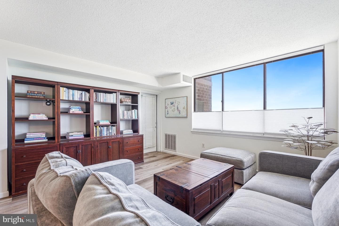 10101 Grosvenor Place #910 photo 3
